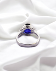Trio Sapphire Ring 5.37ct Ceylon sapphire platinum setting close-up – Cherry Pick Diamonds Clayton MO