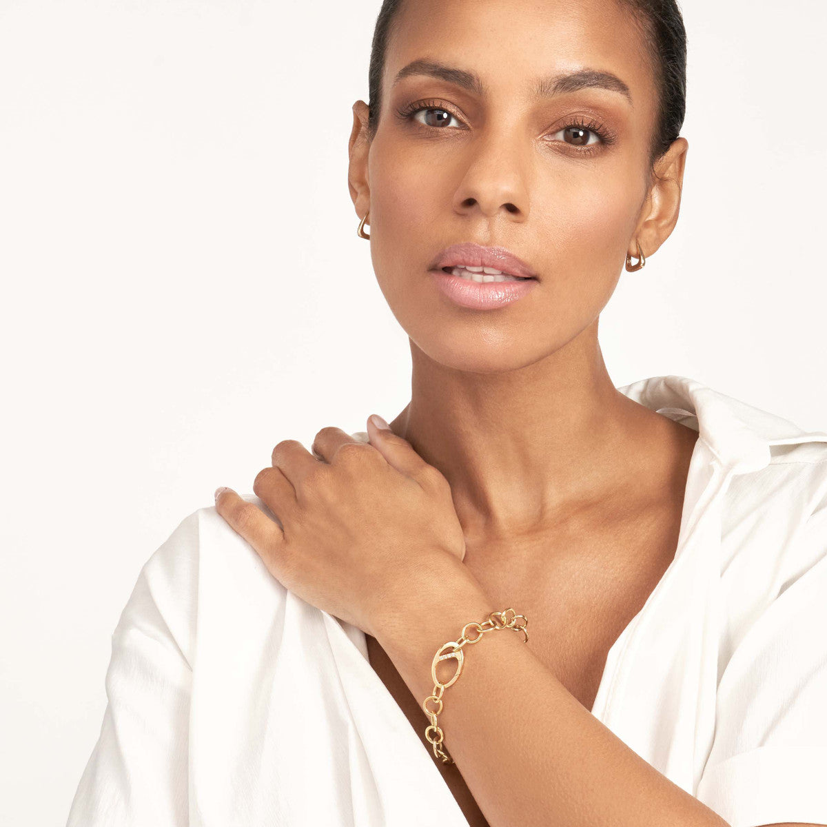 Berlin Gold Flat Mariner Chain Bracelet on Model 14K – Cherry Pick Diamonds Clayton St. Louis MO