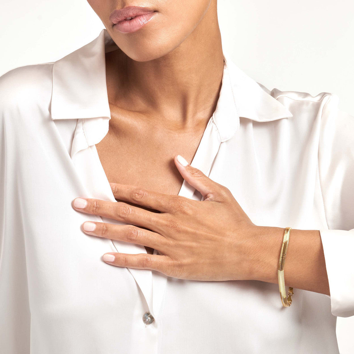 Como 14K Yellow Gold Statement Snake Chain Bracelet on Model – Cherry Pick Diamonds St. Louis MO