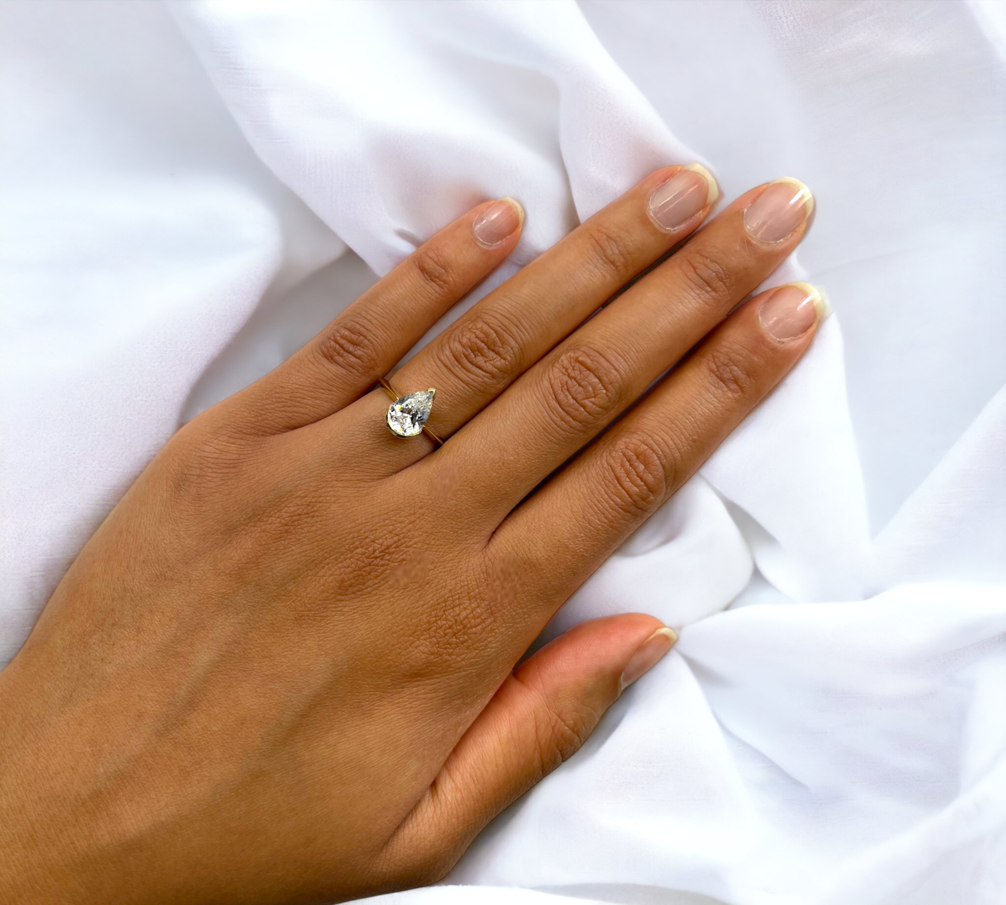 Monaco YG 14K yellow gold knife edge engagement ring setting detail – Cherry Pick Diamonds Clayton MO