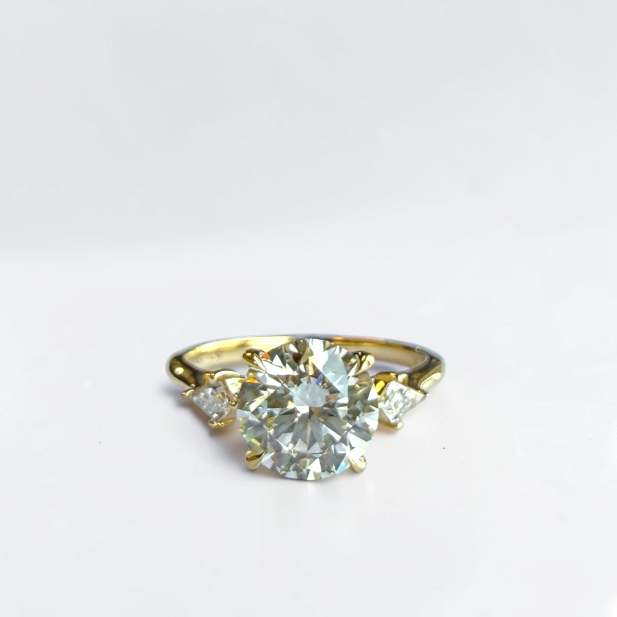 Round Trio Kite engagement ring in 14K yellow gold with round brilliant center and kite side stones – Cherry Pick Diamonds Clayton St. Louis MO
