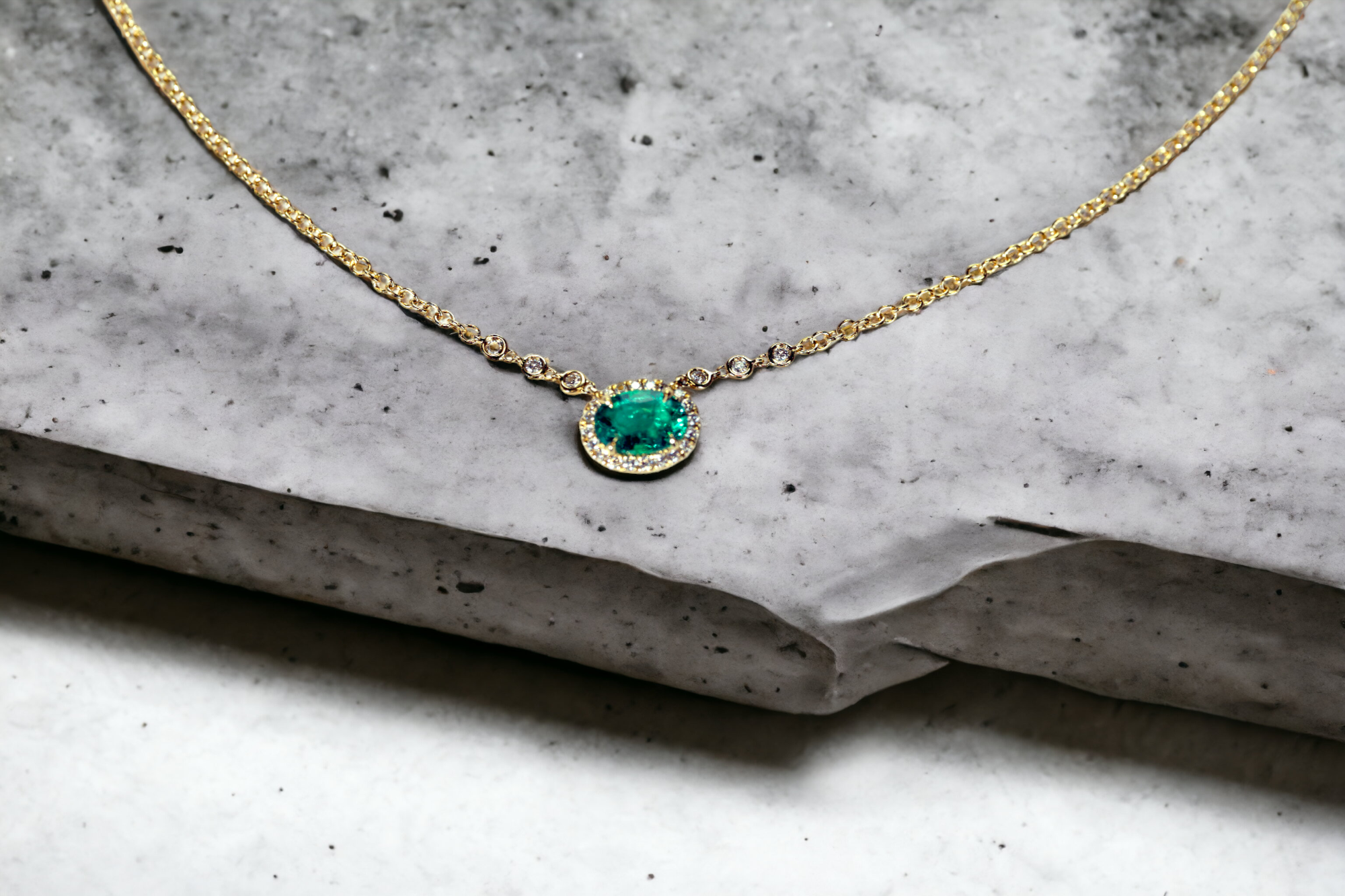 Colombian Emerald Necklace 14K Gold Natural Emerald Diamond Pendant Front View – Cherry Pick Diamonds St. Louis MO