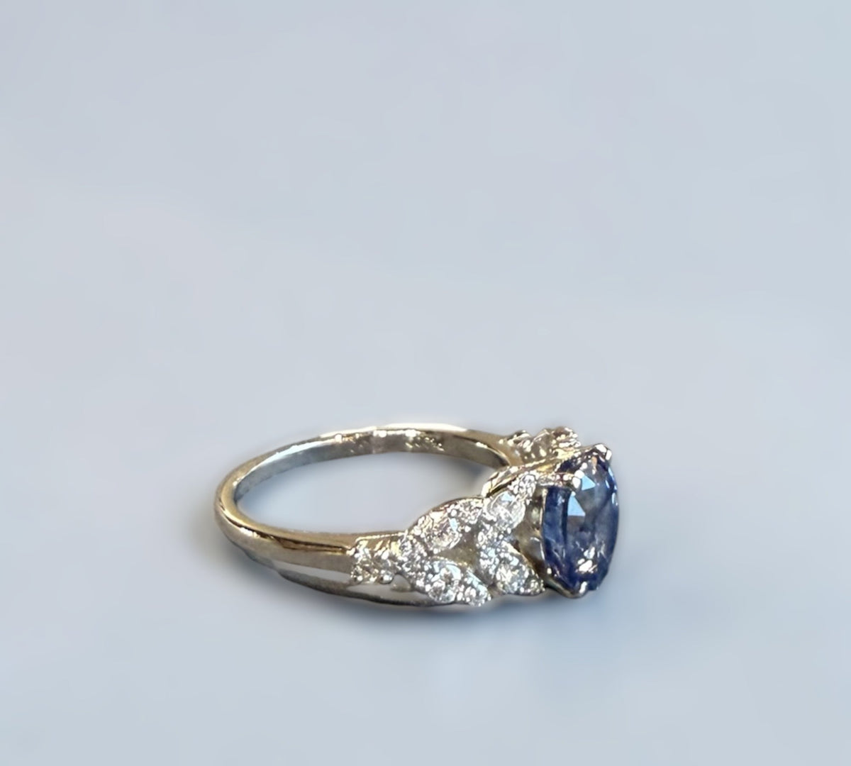 Natural blue sapphire diamond ring detail view – Cherry Pick Diamonds St. Louis sapphire jewelry