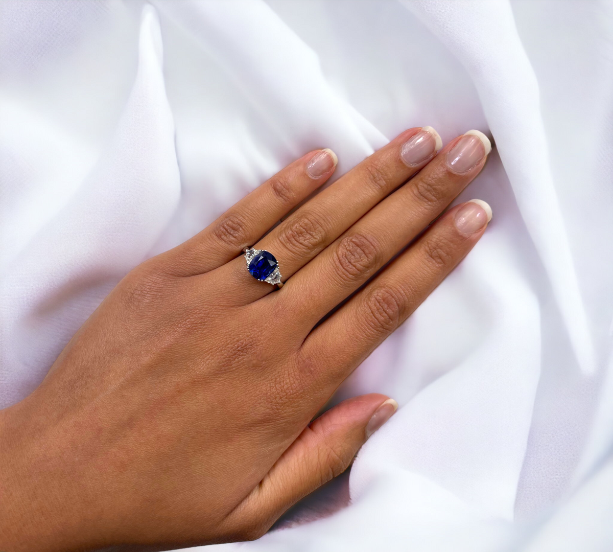 Trio Sapphire Ring 5.37ct platinum side view with blue sapphire and diamond – Cherry Pick Diamonds St. Louis MO